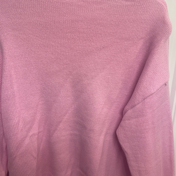 Calling all BOW LOVERS.  Pink crewneck w red bow and stitching accents. Size L - Picture 7 of 12